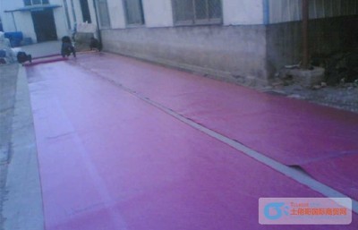 蘇州綠色PVC地板卷材批發(fā)，兼談PVC與實(shí)木地板的差異與應(yīng)用